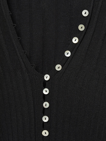 MANGO Плетена жилетка 'RIKKI' в черно