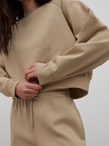 EDITED Sweatshirt 'Aura' in Beige