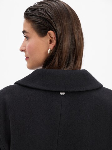 Manteau mi-saison Marc Cain en noir
