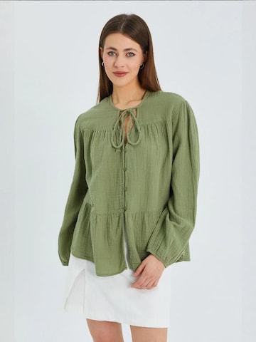 MixRay Blouse in Green: front