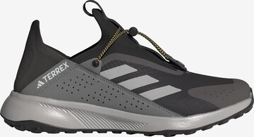 ADIDAS TERREX Lage schoen 'Voyager 21' in Bruin