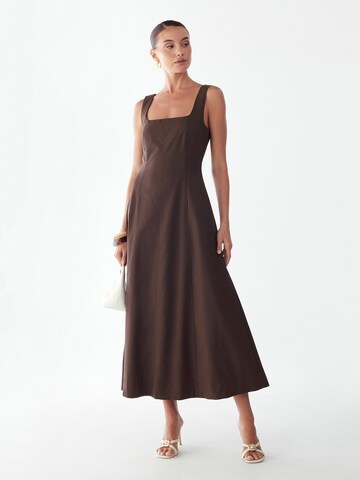 St MRLO Společenské šaty 'Maizy' – hnědá: přední strana