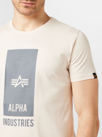 ALPHA INDUSTRIES - Ajuste regular Camiseta en blanco
