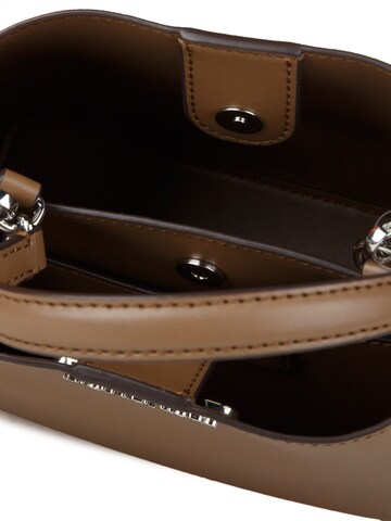 Michael Kors Schoudertas 'Pratt S' in Bruin