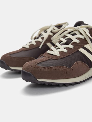 Pull&Bear Sneaker in Braun