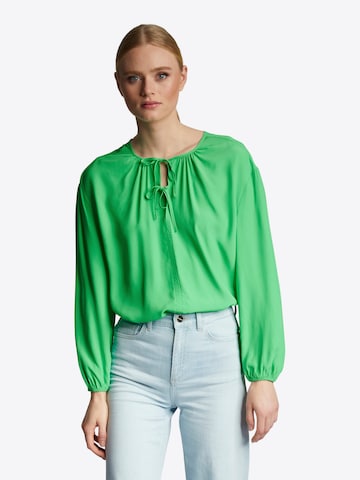 Rich & Royal Blouse in Green: front