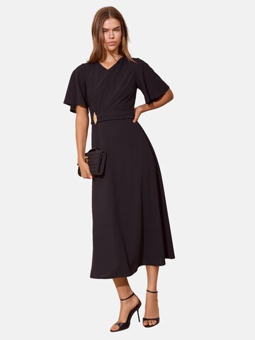 Friends Like These Kleid in Schwarz: Vorderseite
