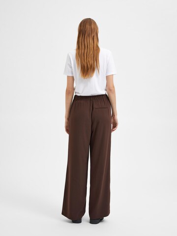 Loosefit Pantaloni 'Tinni' di SELECTED FEMME in marrone