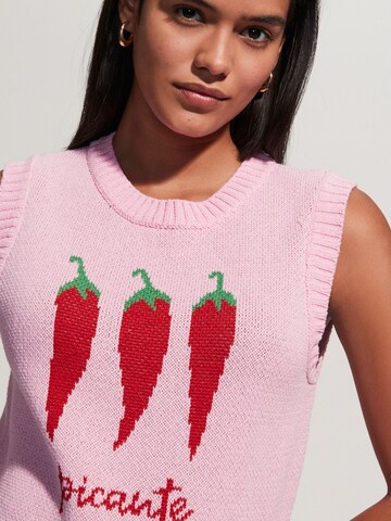 Top brodat 'Chilli Pepper' de la Next pe roz
