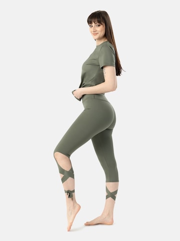 LEAFLETIC - Skinny Leggings 'Leafletic Woman`s Short Length Tail Legging' en verde