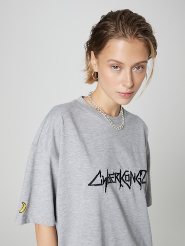 About You x Cyberkongz Shirt 'Mika' in Grau