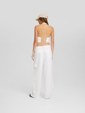 Wide leg Pantaloni cargo di Bershka in bianco