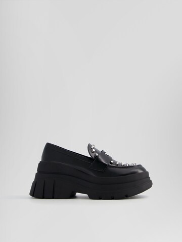 Bershka Slipper in Schwarz