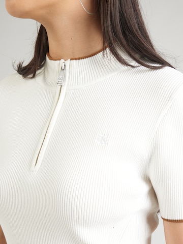Robes en maille 'Naia' Calvin Klein Jeans en blanc