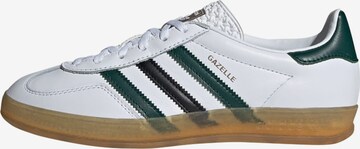 ADIDAS ORIGINALS - Sapatilhas baixas 'Gazelle' em branco: frente