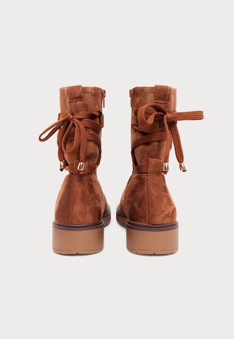 Botine 'Tamara' de la ABOUT YOU pe maro