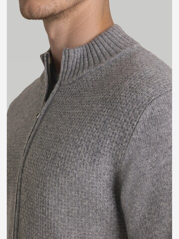 Vestes en maille MAERZ Muenchen en gris : devant