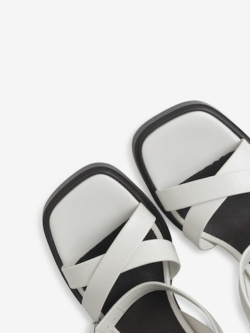 BRONX Sandalen met riem in Wit