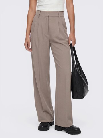 Loosefit Pantaloni con pieghe 'Elsa' di studioselect in beige: frontale