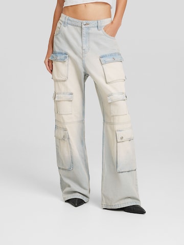 Wide Leg Jeans cargo Bershka en bleu : devant