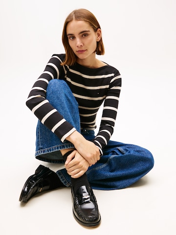 TOMMY HILFIGER T-shirt i svart