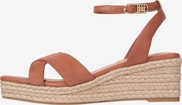 TOMMY HILFIGER Sandały z rzemykami w kolorze brązowy: przód
