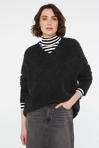 SENSES.THE LABEL Sweater in Black: front