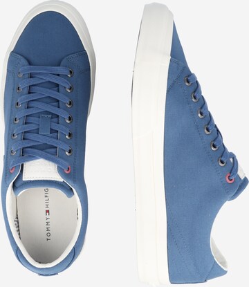 TOMMY HILFIGER Sneakers laag in Blauw