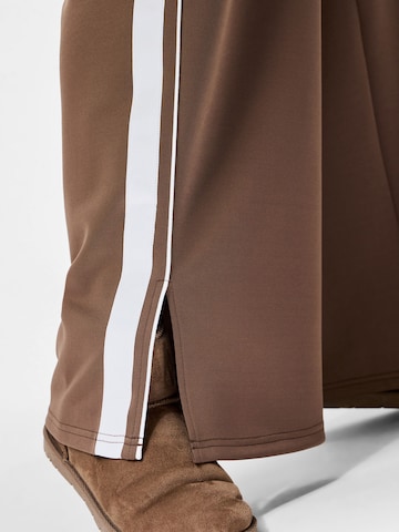 Wide Leg Pantalon 'PCTRACK' PIECES en marron