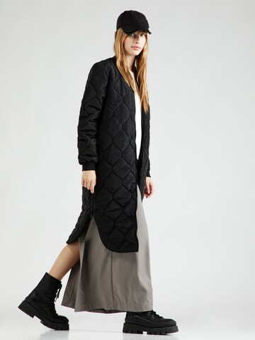 Noisy may Between-Seasons Coat 'SILJE' in Black