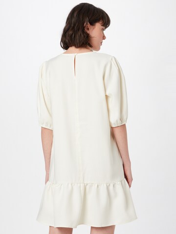 Robe DeFacto en blanc