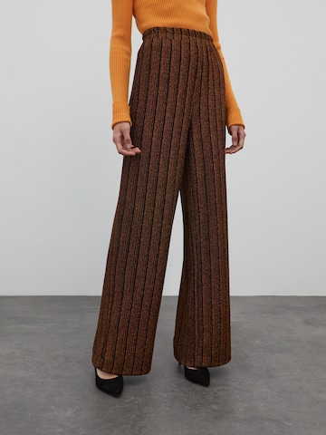 EDITED Wide leg Broek 'Dahlia' in Brons: voorkant