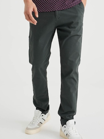 WE Fashion Slim fit Chino trousers in Green: front