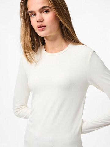 T-shirt 'PCFylla' PIECES en blanc