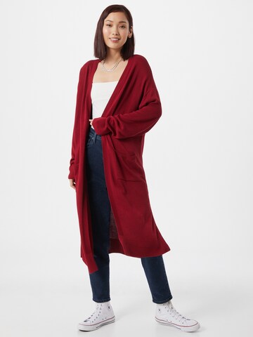 Manteau en tricot NU-IN en rouge : devant