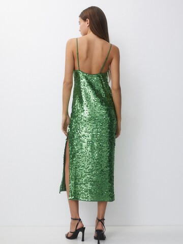 Rochie de la Pull&Bear pe verde