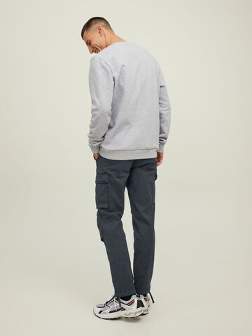 Regular Pantalon cargo 'Ace Tucker' JACK & JONES en gris