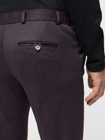 Zuitable Slim fit Pants 'DiSpartaflex SE' in Red