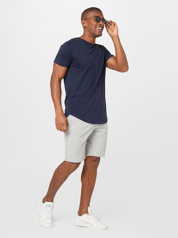 Superdry Regular Shorts in Grau