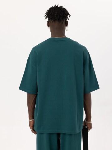 Tricou 'Gaura' de la VAMOS CLO pe verde