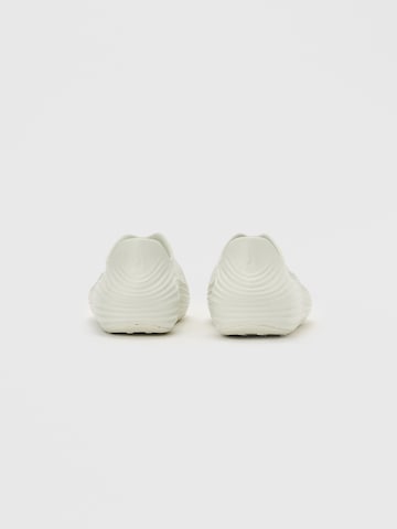 Teniși 'ReactX Rejuven8' de la Nike Sportswear pe verde