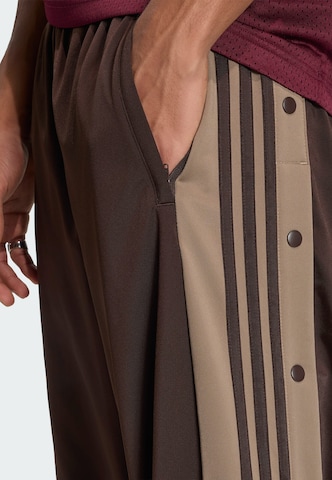 Loosefit Pantaloni 'Adibreak' di ADIDAS ORIGINALS in marrone