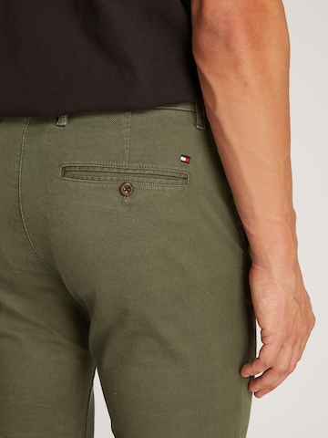 TOMMY HILFIGER Slimfit Chino '1985 BLEECKER' in Groen