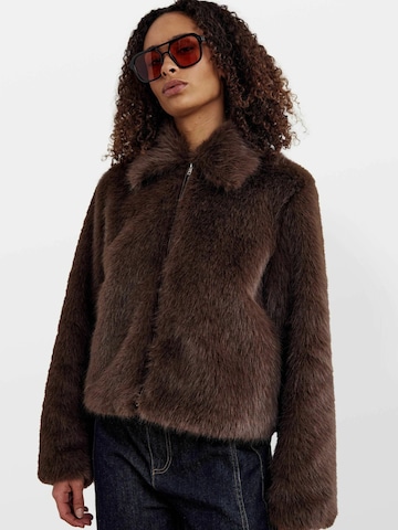 Noella Välikausitakki ' Kallysta ' värissä ruskea