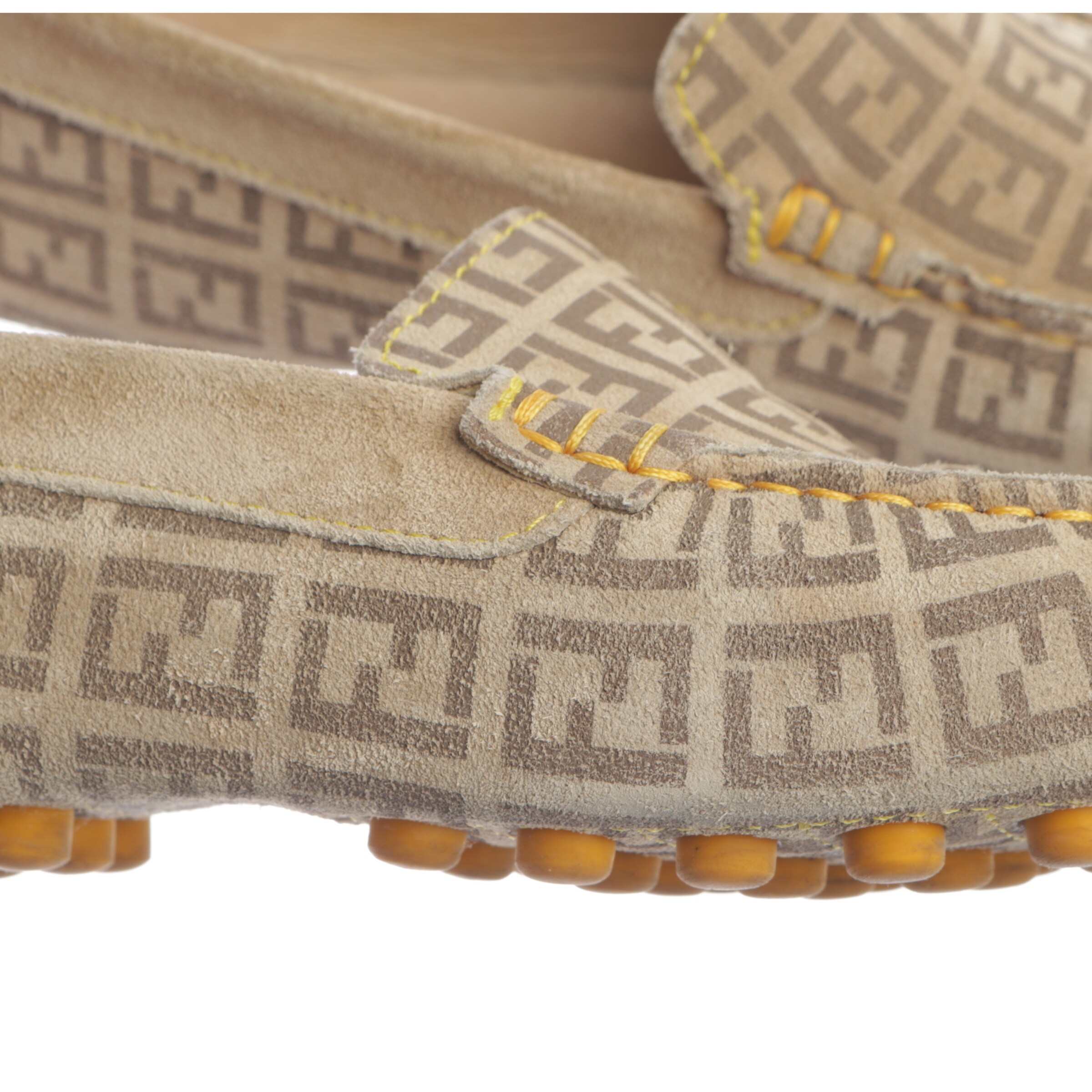 Fendi Flats & Loafers in 35 in Brown