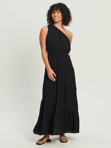 Tussah Dress 'INDY' in Black: front