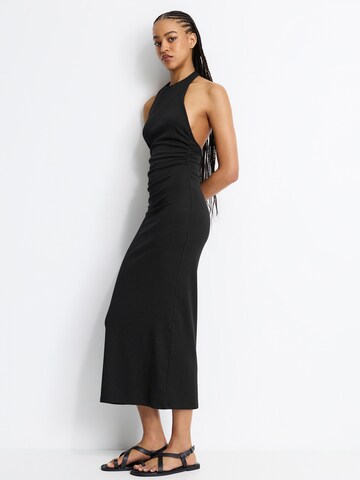Robe Pull&Bear en noir : devant