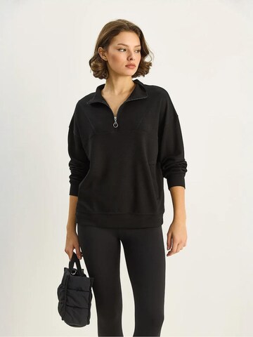 Felpa di Bianco Lucci in nero