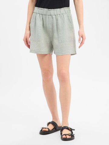 Marie Lund Regular Trousers in Green: front