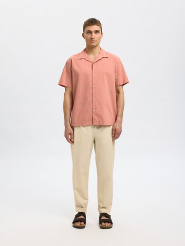 SELECTED HOMME Comfort fit Button Up Shirt 'SLHReid' in Pink